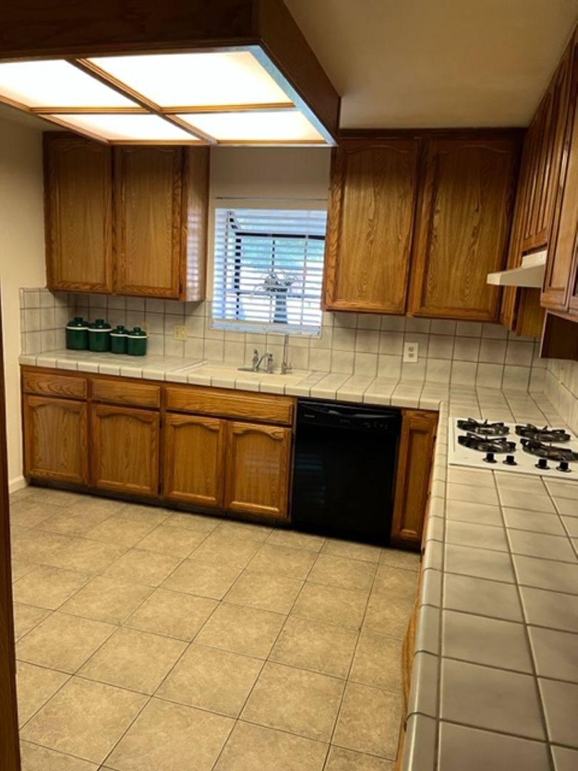 House for rent at 2427 Cherrywood Court, Hanford, CA 93230