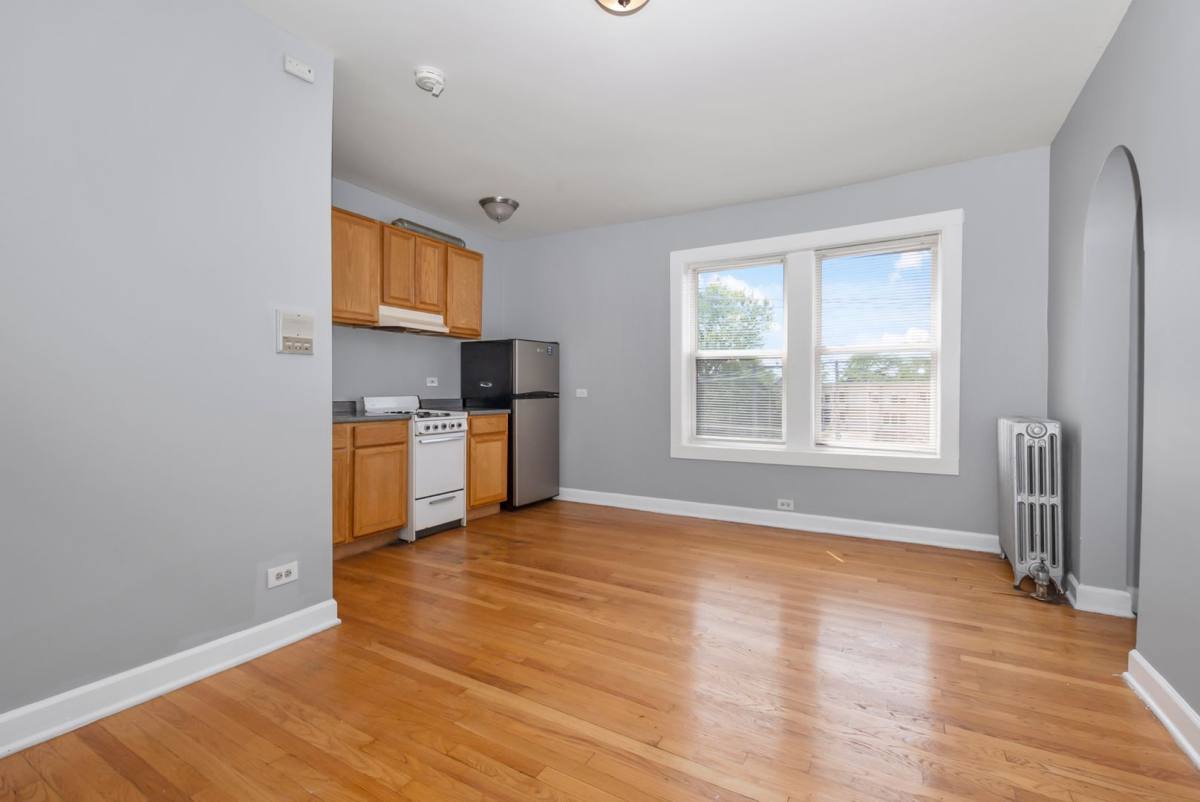 Apartment for rent at 4344 S Ellis Ave, Chicago, IL 60653