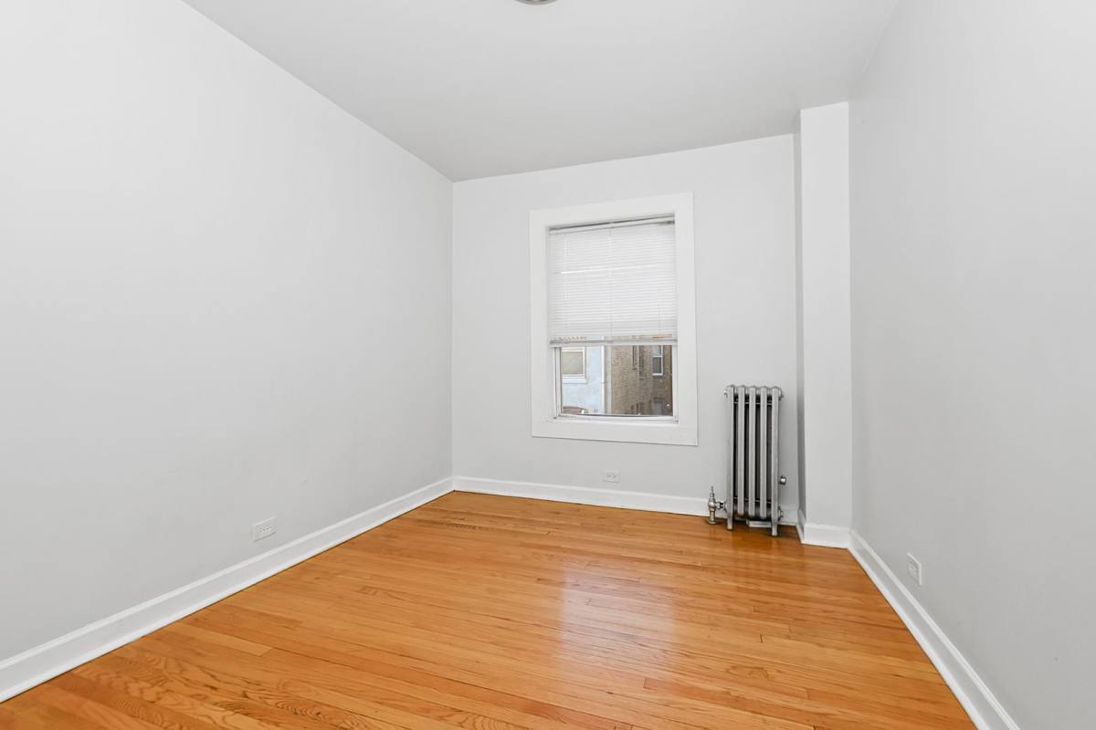 Apartment for rent at 4344 S Ellis Ave, Chicago, IL 60653