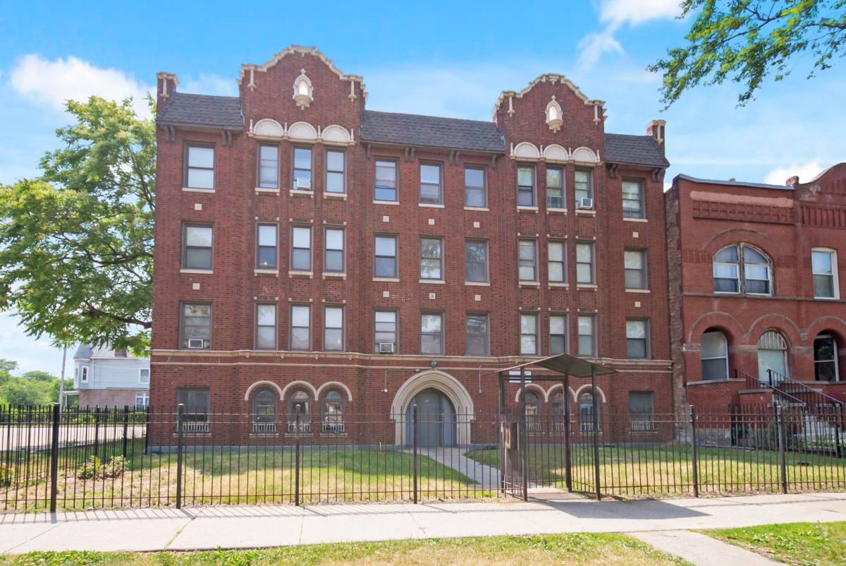 Apartment for rent at 4344 S Ellis Ave, Chicago, IL 60653