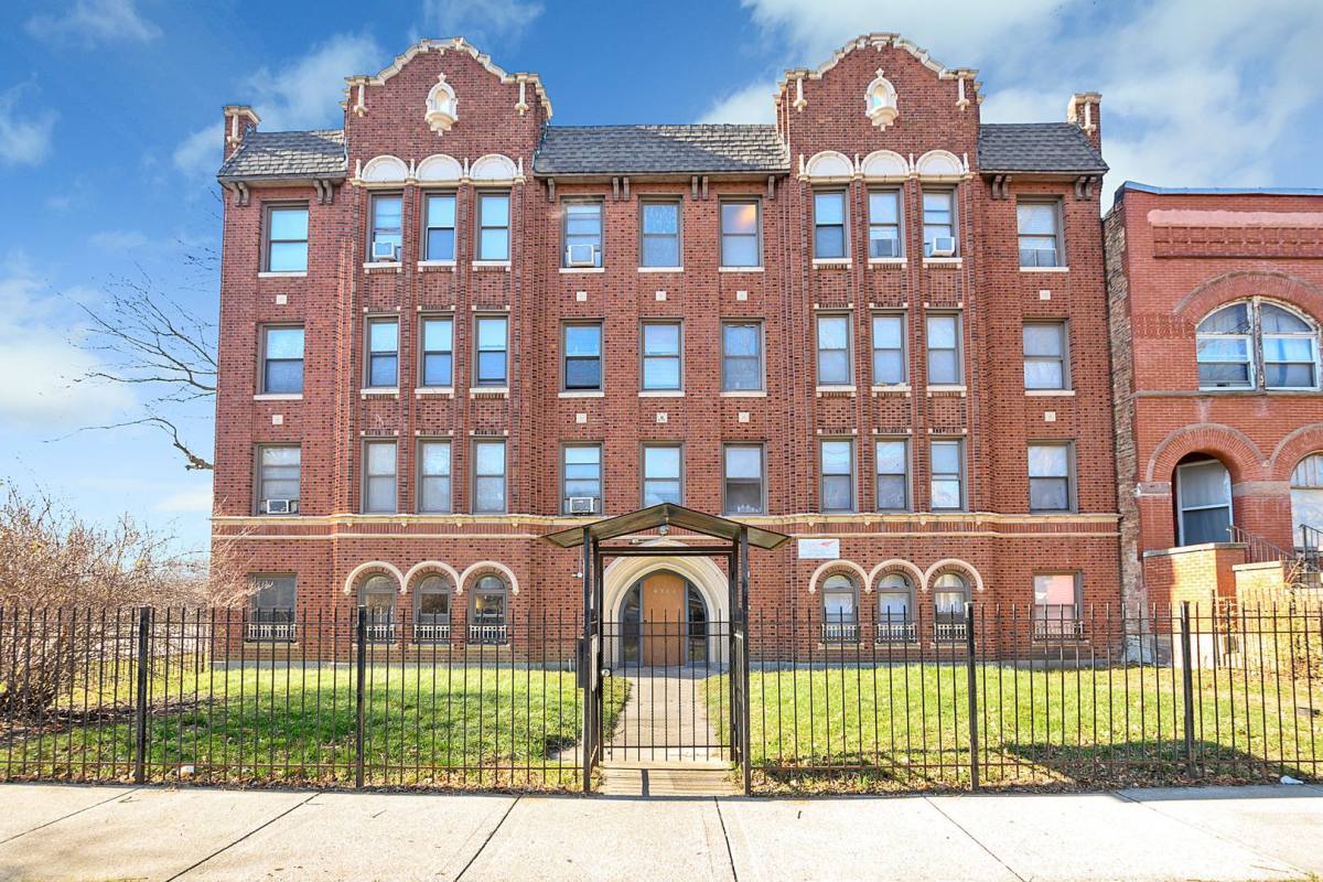 Apartment for rent at 4344 S Ellis Ave, Chicago, IL 60653