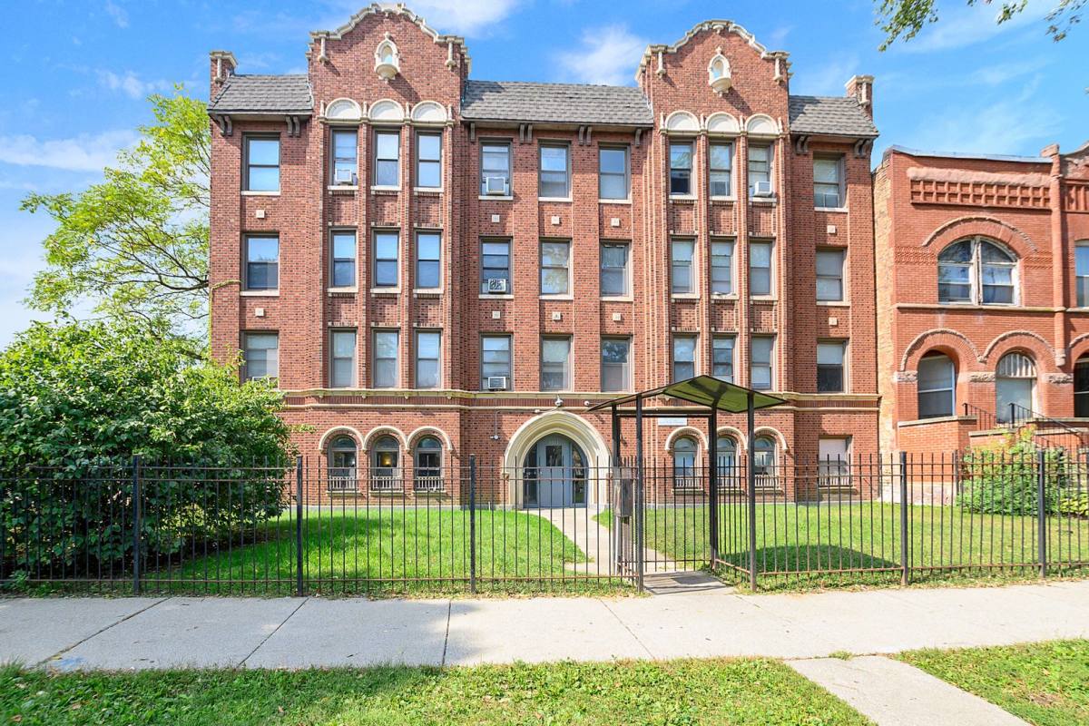 Apartment for rent at 4344 S Ellis Ave, Chicago, IL 60653