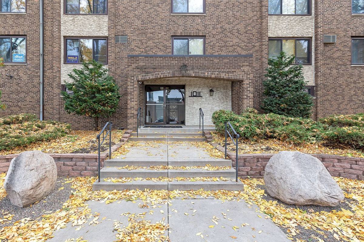 Apartment for rent at 1011 Marshall St NE, Minneapolis, MN 55413