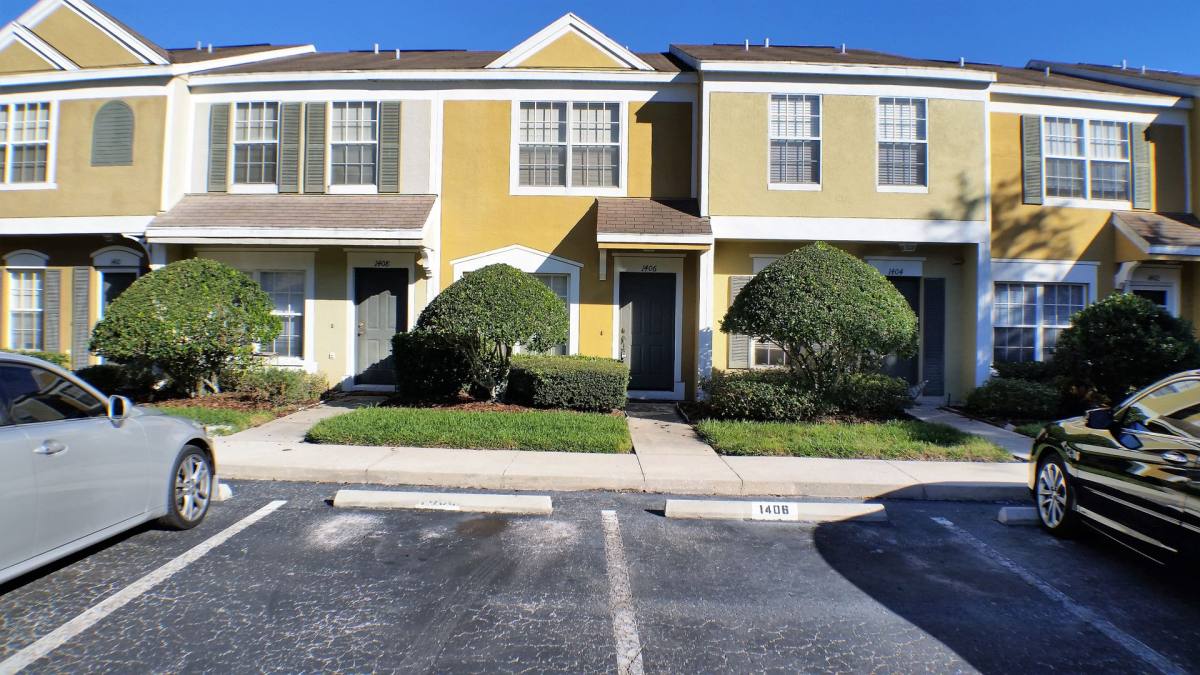 Townhouse for rent at 1406 Costa Mesa Dr, Wesley Chapel, FL 33543
