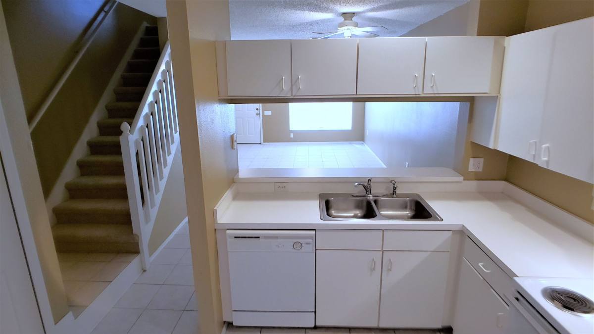 Townhouse for rent at 1406 Costa Mesa Dr, Wesley Chapel, FL 33543