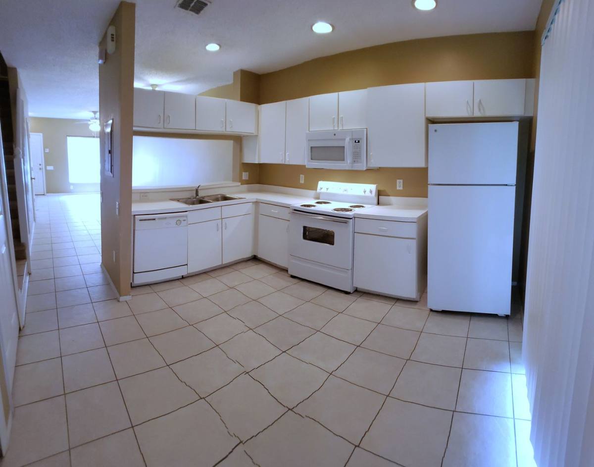 Townhouse for rent at 1406 Costa Mesa Dr, Wesley Chapel, FL 33543