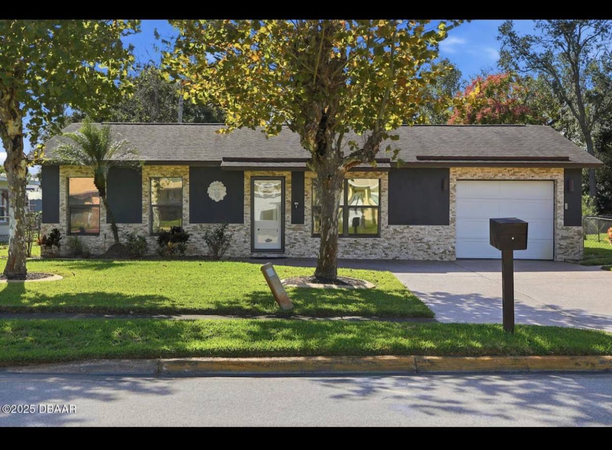 House for rent at 932 Lora St, Daytona Beach, FL 32114