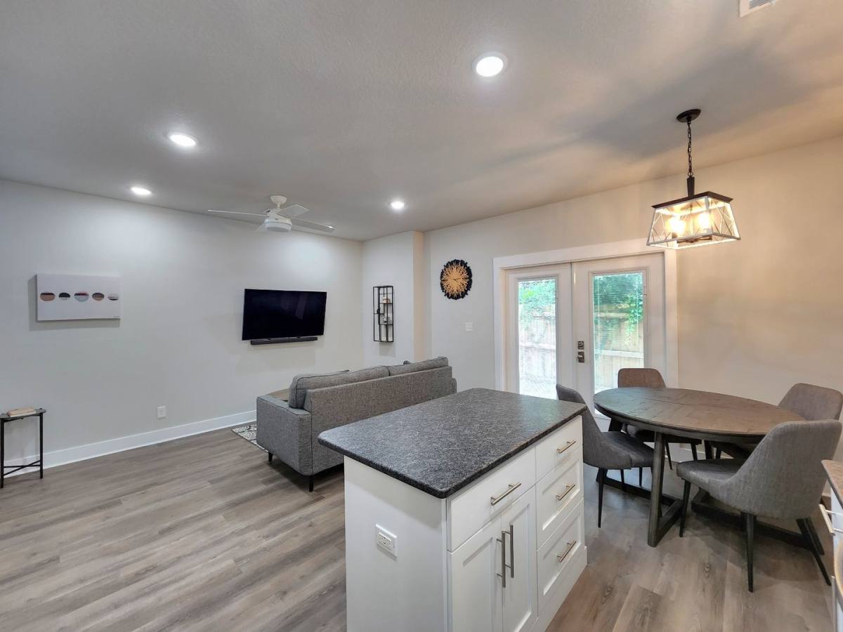Townhouse for rent at 218 Junction Ave, Pensacola, FL 32502