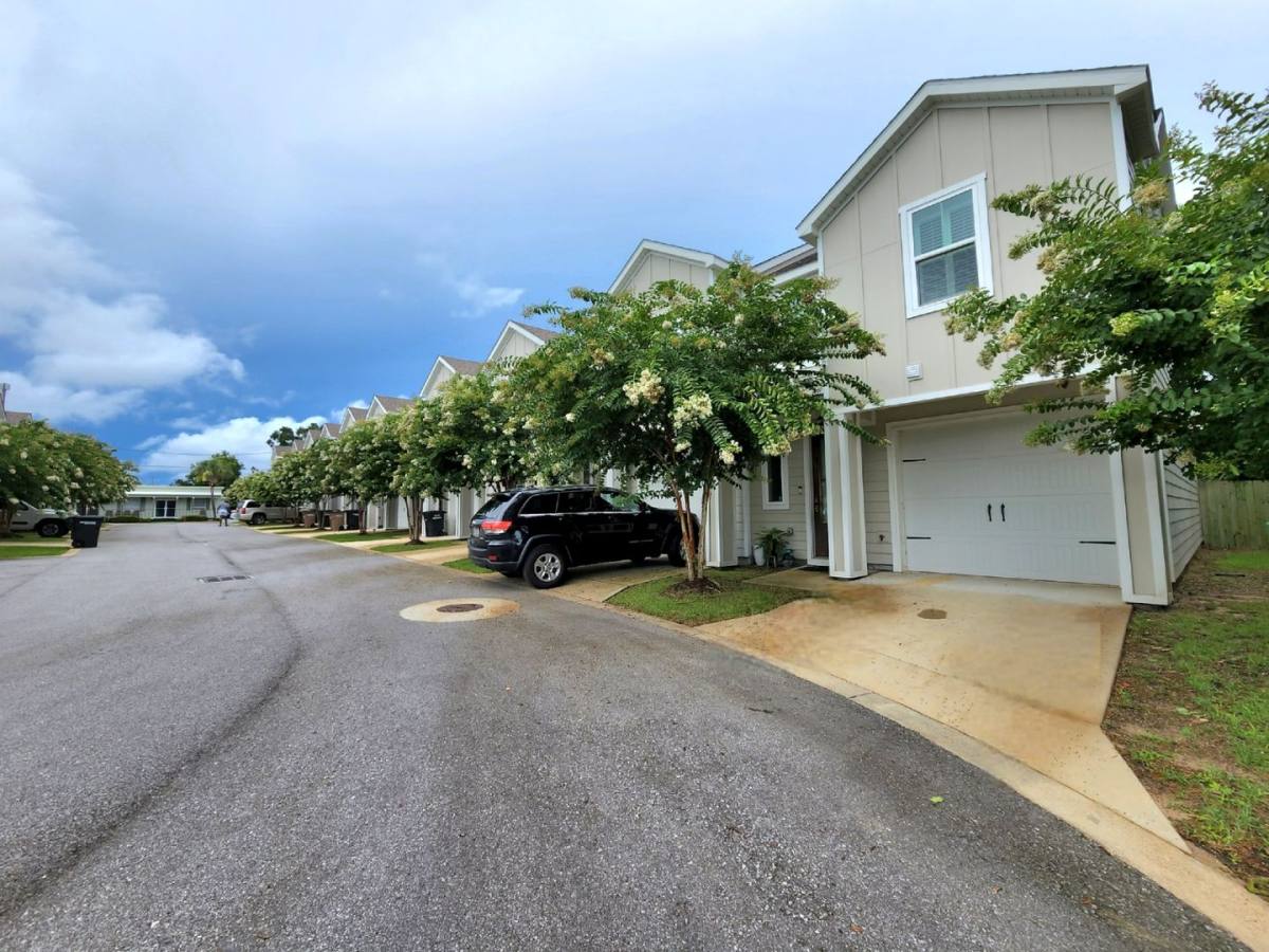 Townhouse for rent at 218 Junction Ave, Pensacola, FL 32502