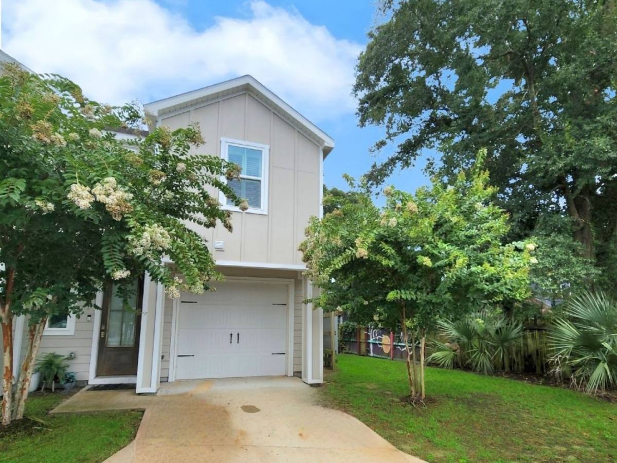 Townhouse for rent at 218 Junction Ave, Pensacola, FL 32502