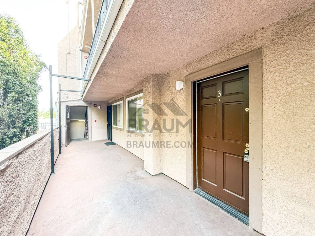 Apartment for rent at 11839 Burbank Blvd, Valley Village, CA 91607