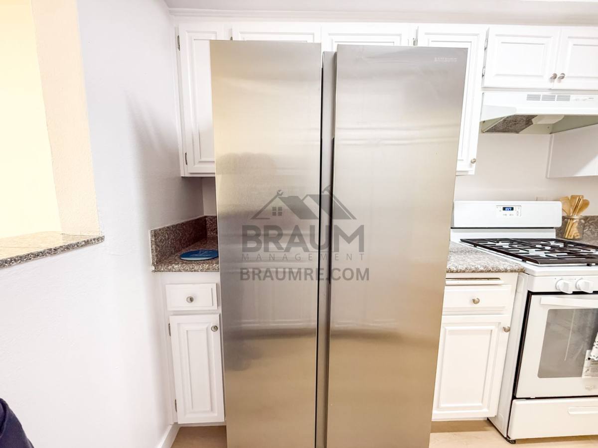 Apartment for rent at 11839 Burbank Blvd, Valley Village, CA 91607