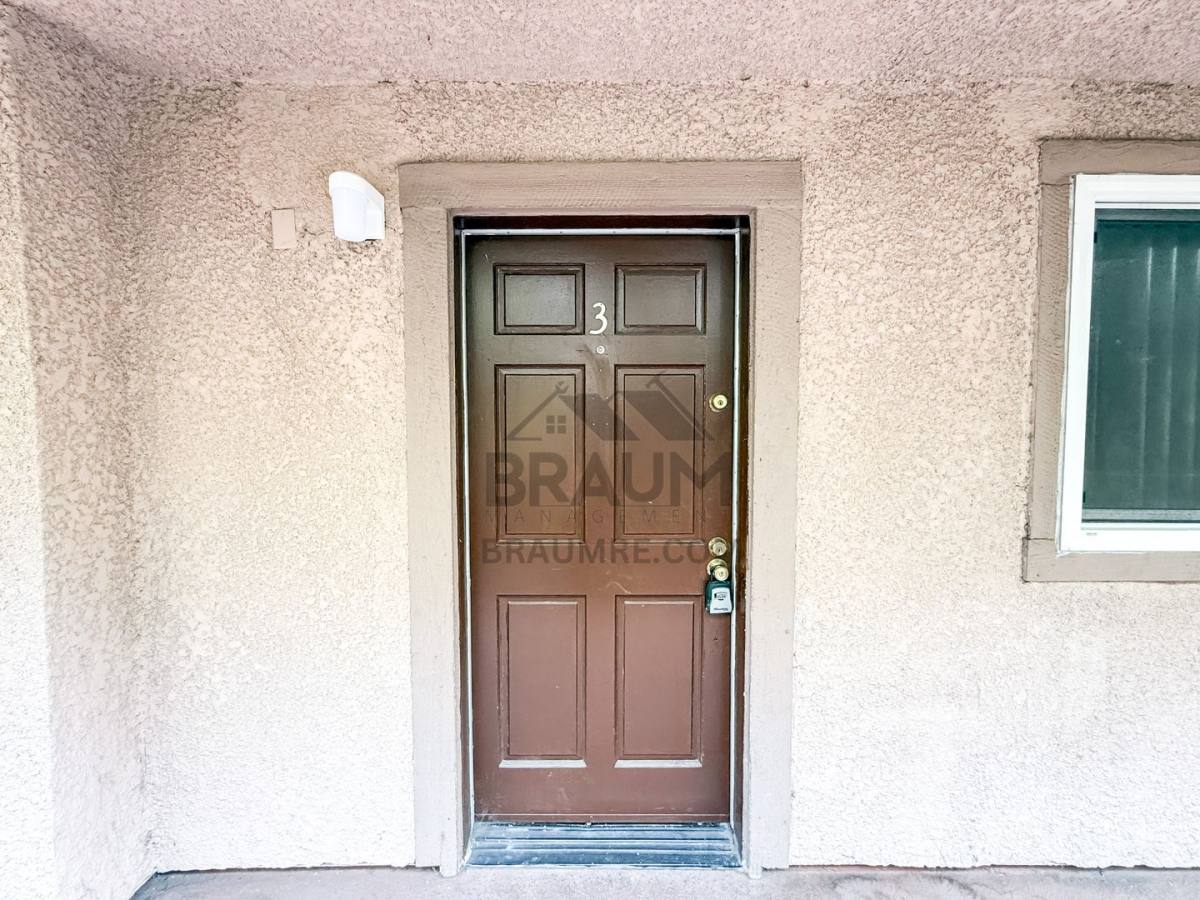 Apartment for rent at 11839 Burbank Blvd, Valley Village, CA 91607