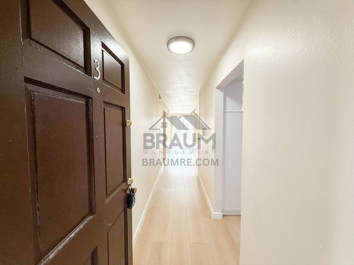 Apartment for rent at 11839 Burbank Blvd, Valley Village, CA 91607