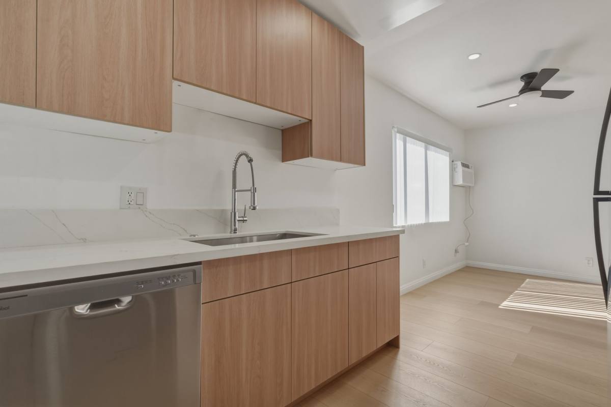 Apartment for rent at 3869 Tilden Ave, Culver City, CA 90232