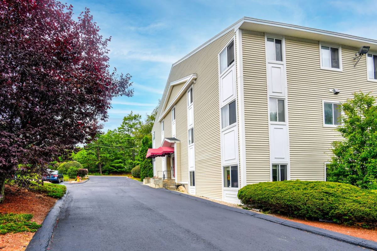 Apartment for rent at 875 S Porter St, Manchester, NH 03103