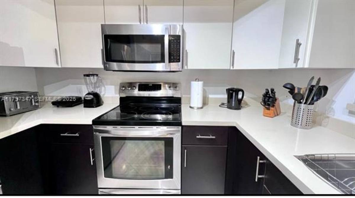 Apartment for rent at 19701 E Country Club Dr, Miami, FL 33180