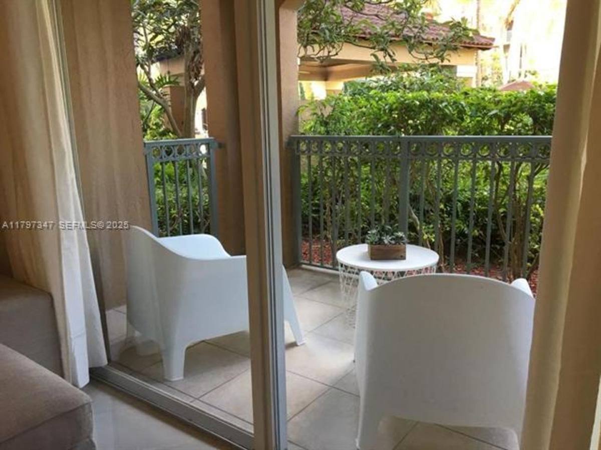 Apartment for rent at 19701 E Country Club Dr, Miami, FL 33180