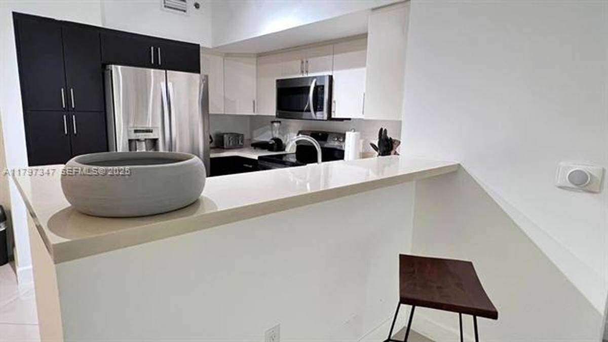 Apartment for rent at 19701 E Country Club Dr, Miami, FL 33180