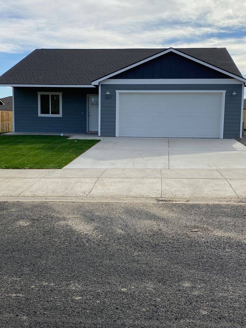 House for rent at 1317 W Bonneville St, Moses Lake, WA 98837