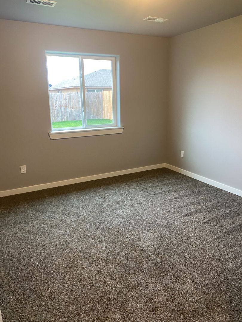 House for rent at 1317 W Bonneville St, Moses Lake, WA 98837