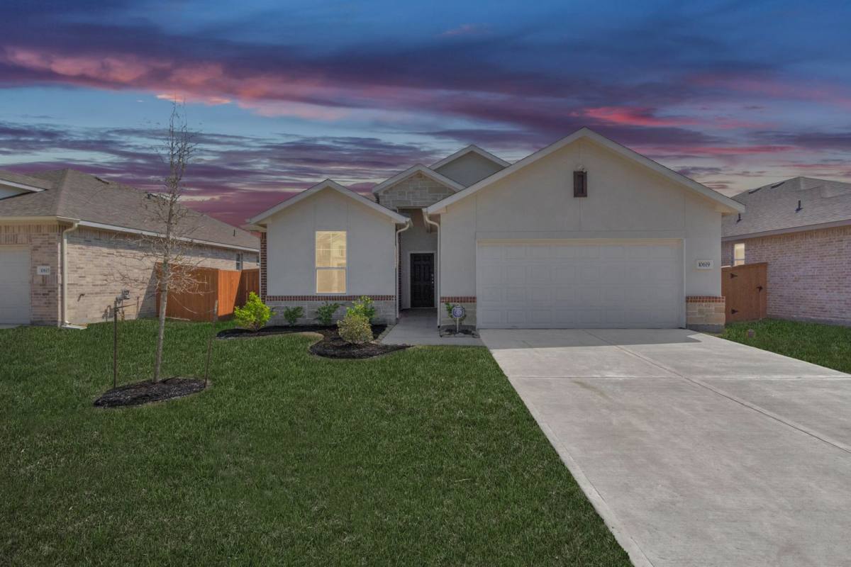 House for rent at 10619 Cascade Creek Dr, Rosharon, TX 77583