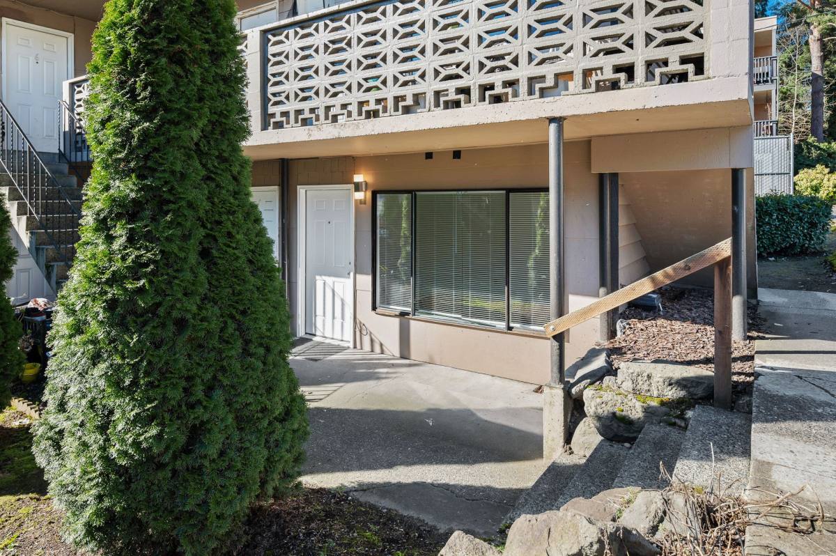 Apartment for rent at 3019-3025 NE 143rd St, Seattle, WA 98125