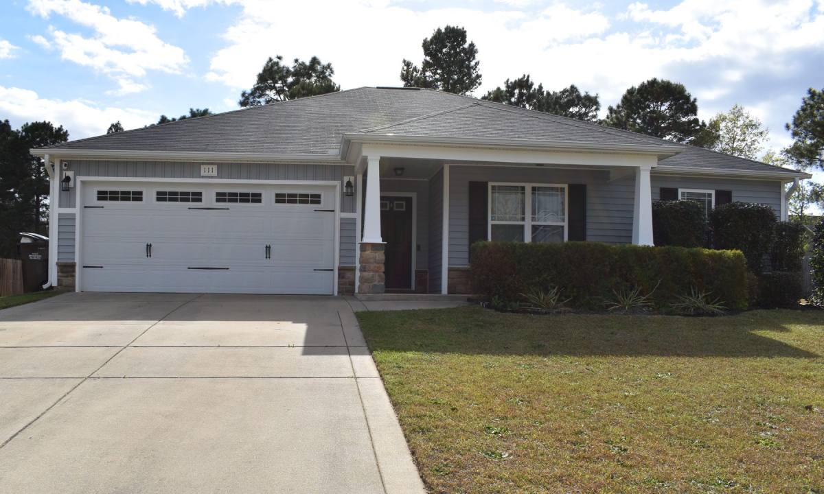 House for rent at 111 Angel Oak Dr, Bunnlevel, NC 28323