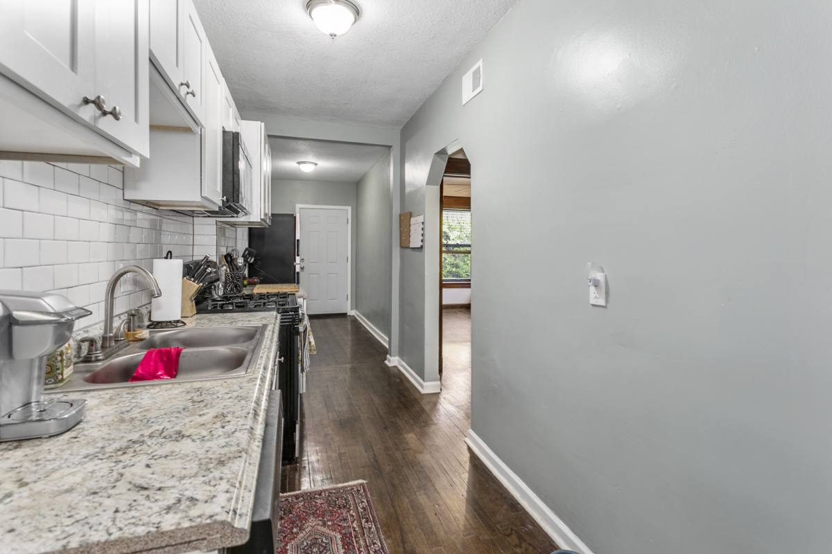 Apartment for rent at 302 W 34th St #1E, Kansas City, MO 64111