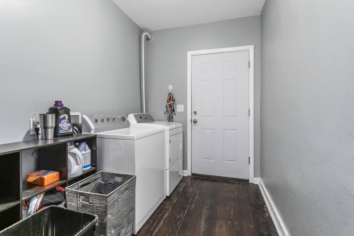 Apartment for rent at 302 W 34th St #1E, Kansas City, MO 64111