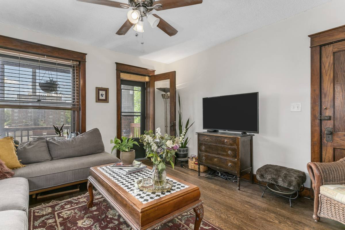 Apartment for rent at 302 W 34th St #1E, Kansas City, MO 64111