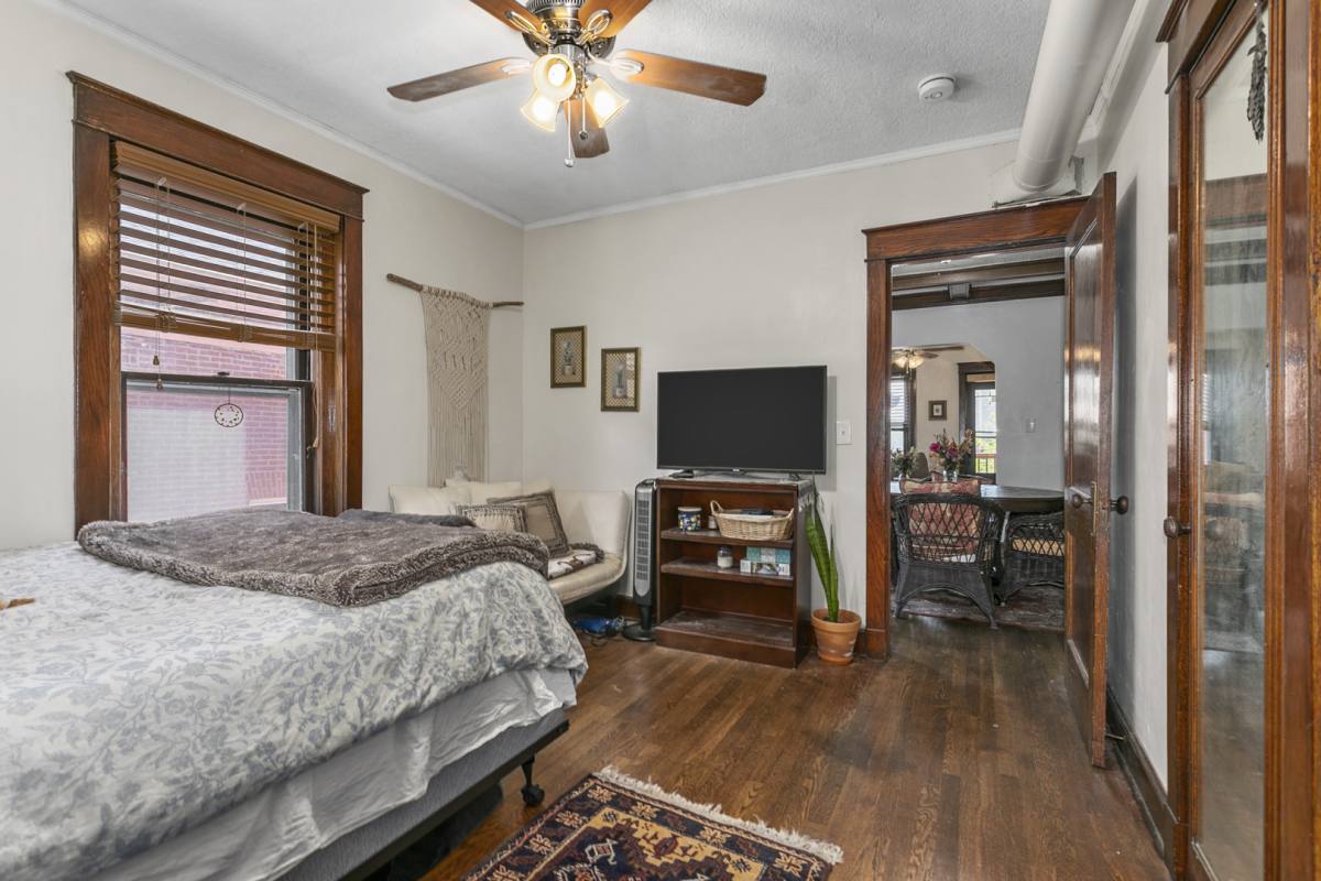 Apartment for rent at 302 W 34th St #1E, Kansas City, MO 64111