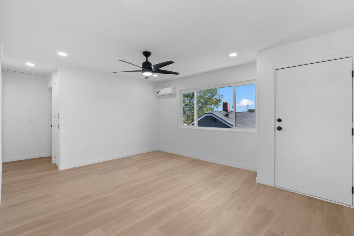 Apartment for rent at 4082-4084 Chamoune, San Diego, CA 92105