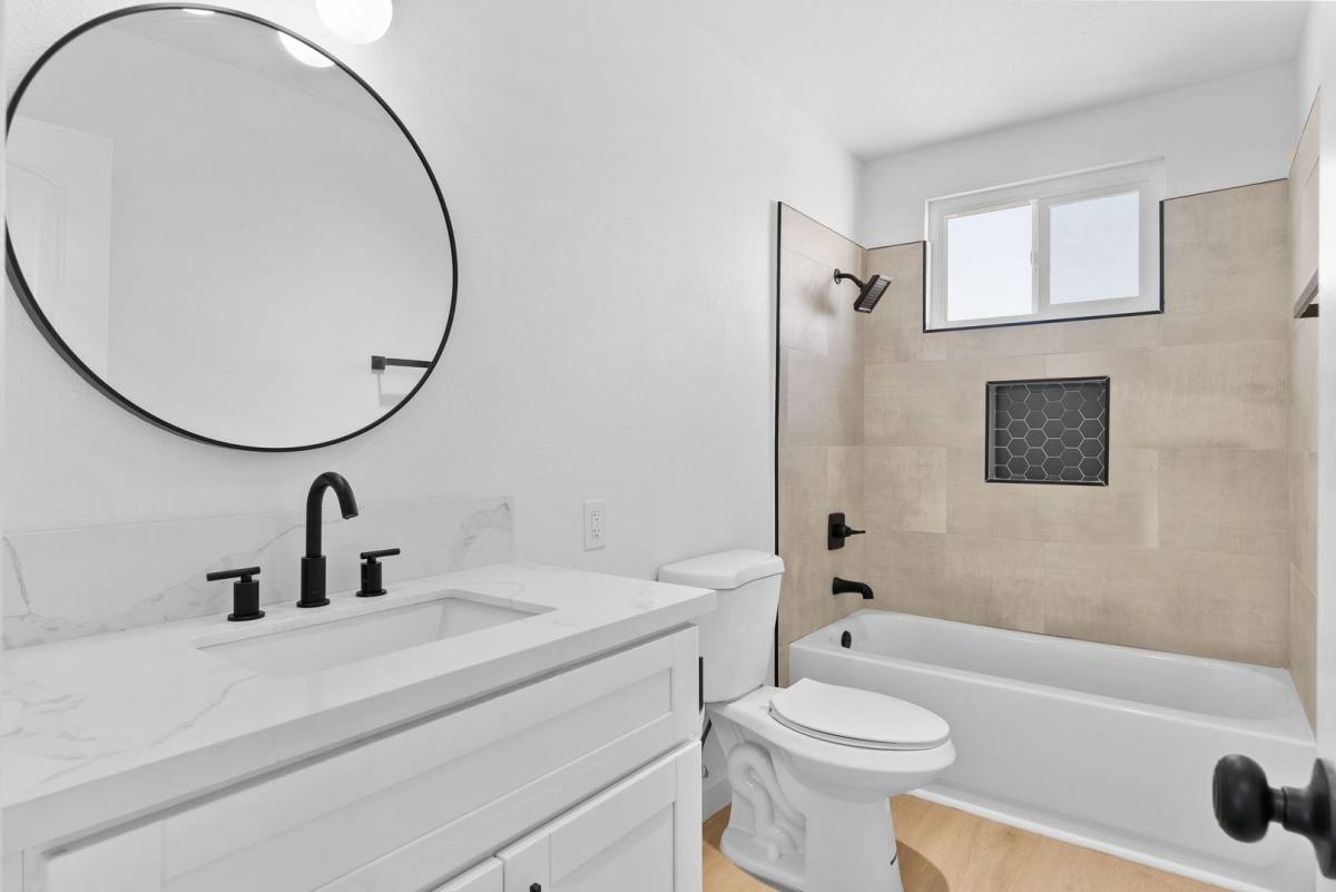 Apartment for rent at 4082-4084 Chamoune, San Diego, CA 92105