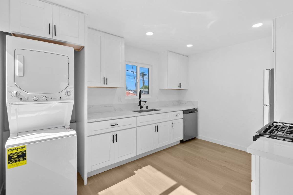 Apartment for rent at 4082-4084 Chamoune, San Diego, CA 92105