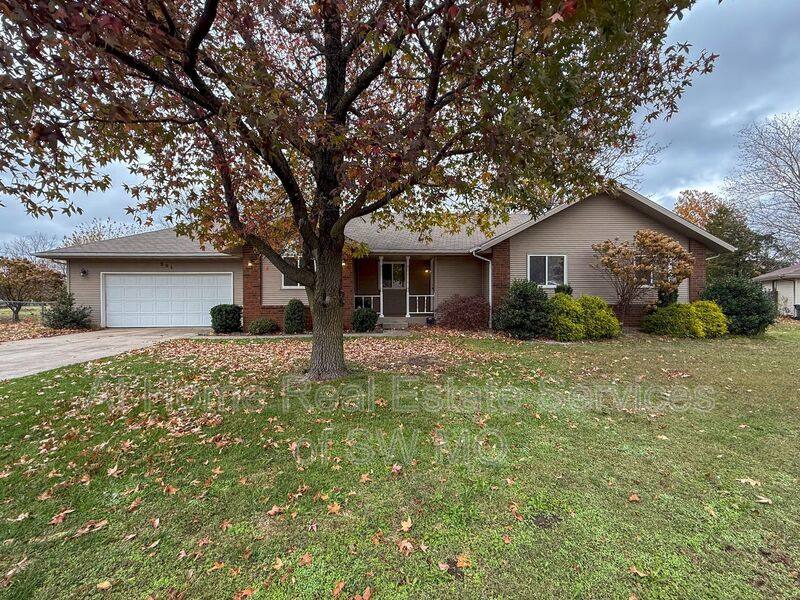 House for rent at 201 W Sally Lane, Strafford, MO 65757