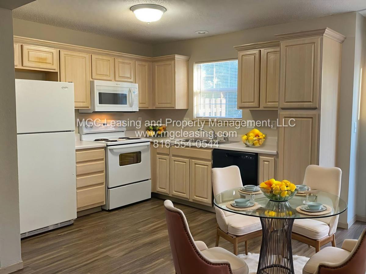 Apartment for rent at 1101-1107 Garden Dr, Harrisonville, MO 64701