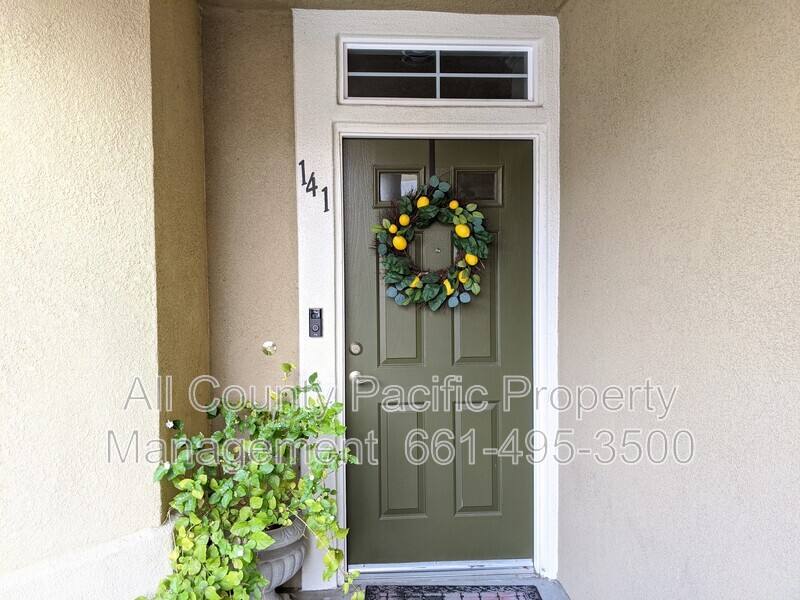 Townhouse for rent at 17991 Lost Canyon Rd #141, Canyon Country, CA 91387