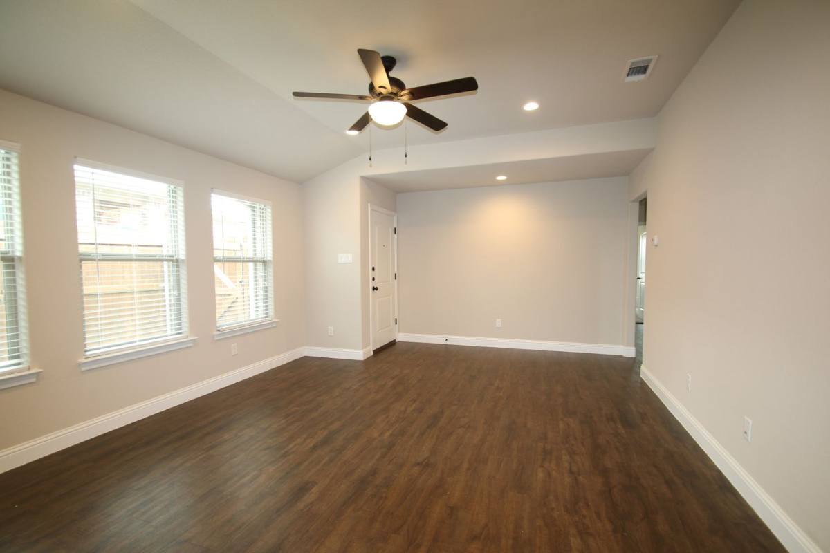 Apartment for rent at 1324-1328 White Sand Dr, Azle, TX 76020