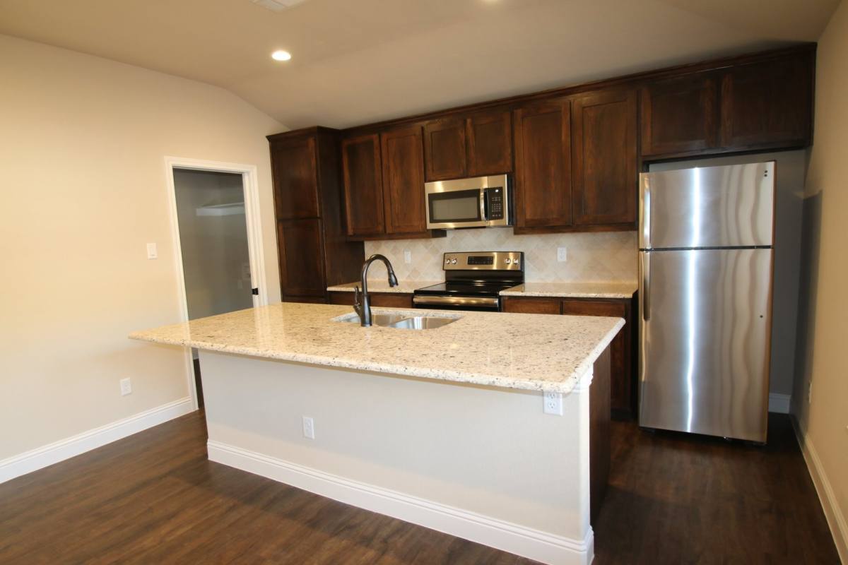 Apartment for rent at 1324-1328 White Sand Dr, Azle, TX 76020