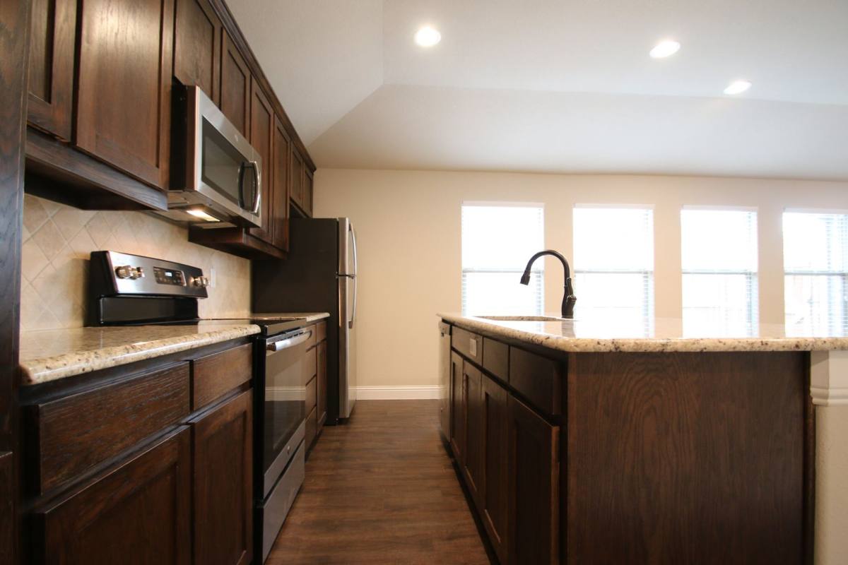 Apartment for rent at 1324-1328 White Sand Dr, Azle, TX 76020