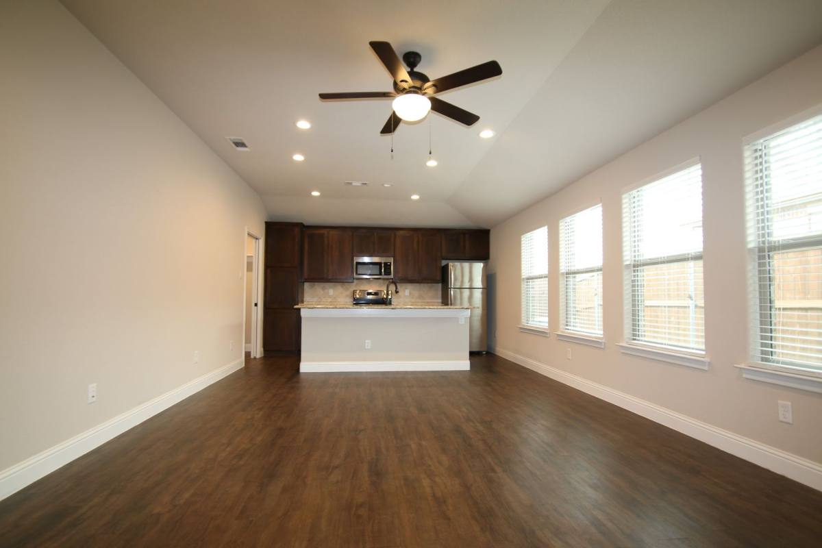 Apartment for rent at 1324-1328 White Sand Dr, Azle, TX 76020