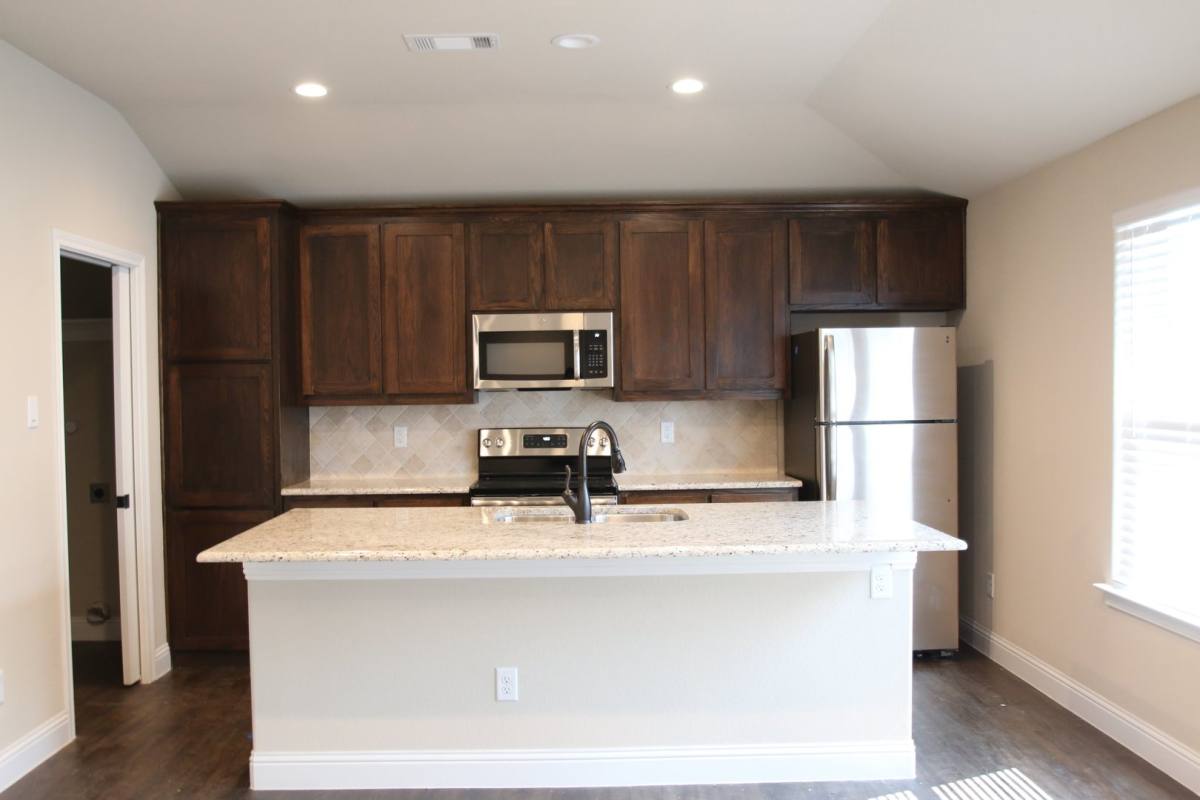Apartment for rent at 1324-1328 White Sand Dr, Azle, TX 76020