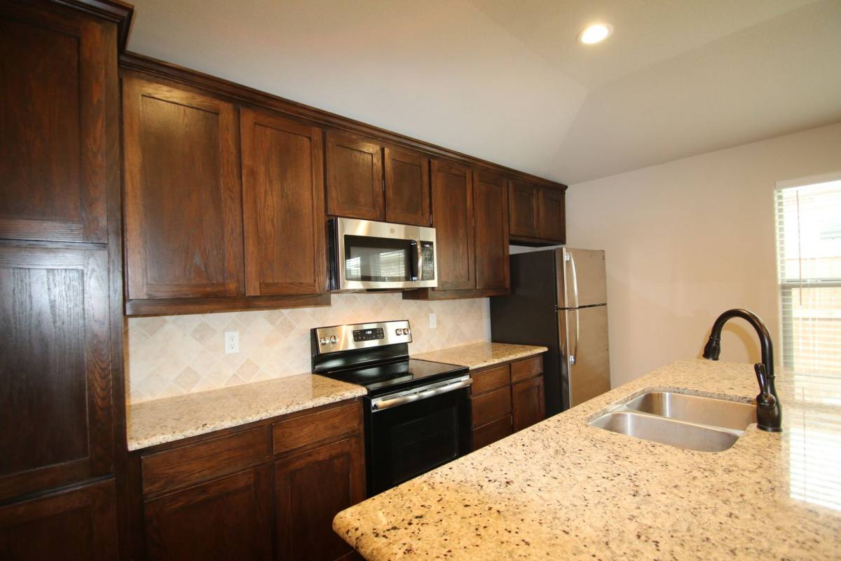 Apartment for rent at 1324-1328 White Sand Dr, Azle, TX 76020