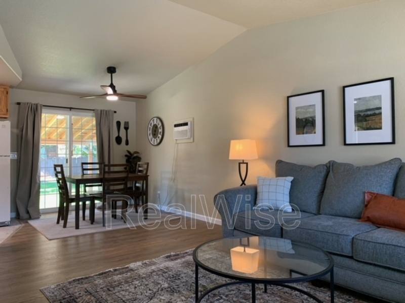 House for rent at 926 1 2 SW Greenwood Ave, Grants Pass, OR 97526