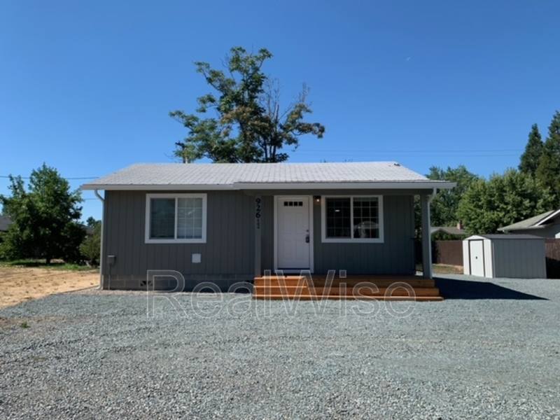 House for rent at 926 1 2 SW Greenwood Ave, Grants Pass, OR 97526