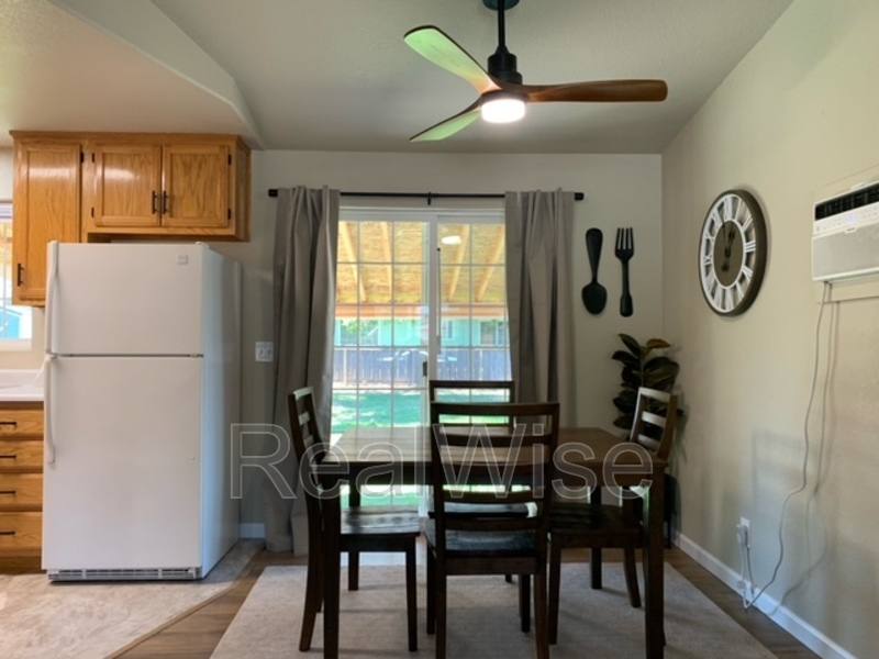 House for rent at 926 1 2 SW Greenwood Ave, Grants Pass, OR 97526