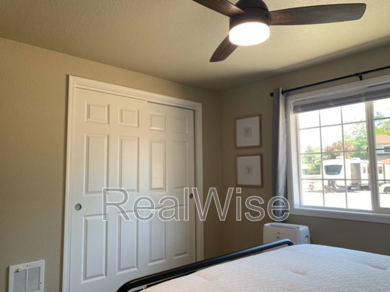 House for rent at 926 1 2 SW Greenwood Ave, Grants Pass, OR 97526