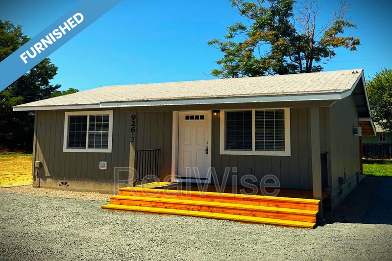 House for rent at 926 1 2 SW Greenwood Ave, Grants Pass, OR 97526