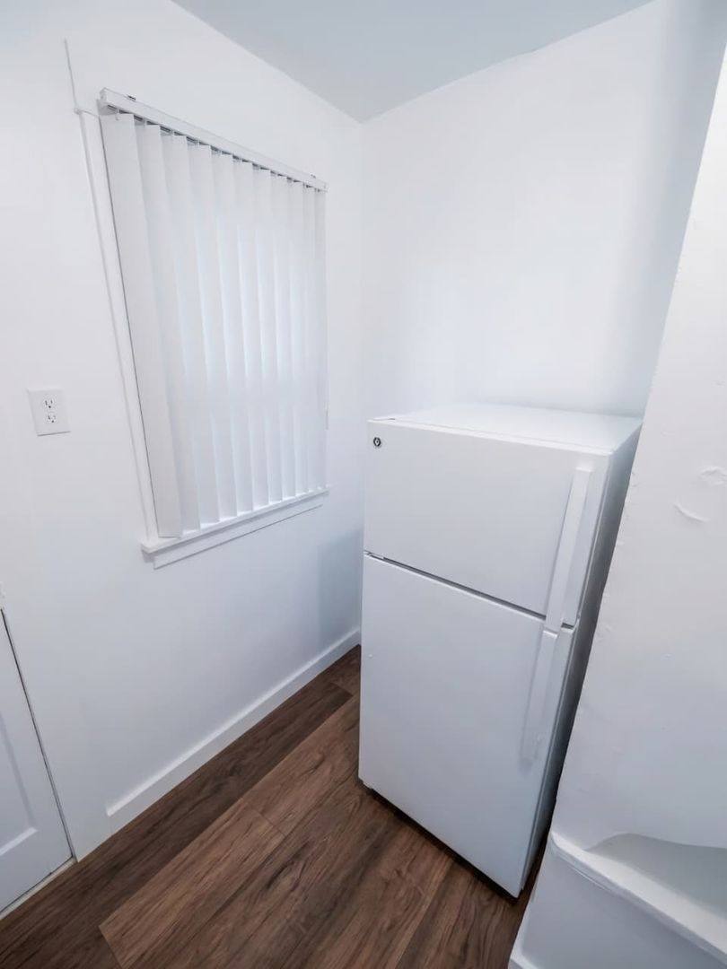 Apartment for rent at 1142 W 17th St, Los Angeles, CA 90015